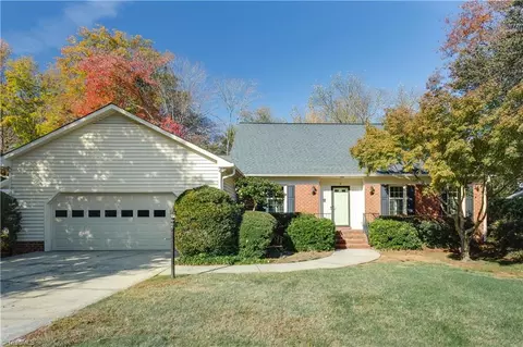 4 Wedgewood Ct, Greensboro, NC 27403