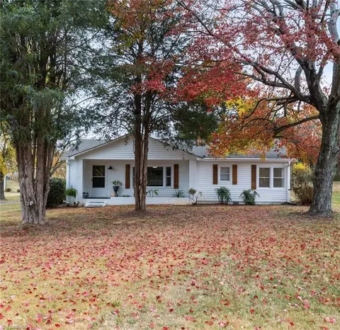 203 Cloniger Dr, Thomasville, NC 27360