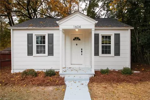 1604 Oak St, Greensboro, NC 27403