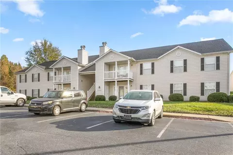 7143 Friendly Ave #G, Greensboro, NC 27410