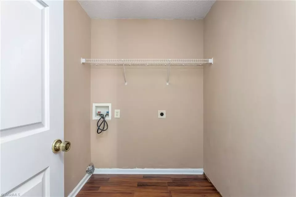  7143 Friendly Ave #G, Greensboro, NC 27410 photo 9