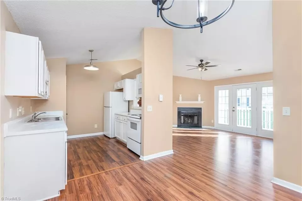  7143 Friendly Ave #G, Greensboro, NC 27410 photo 5