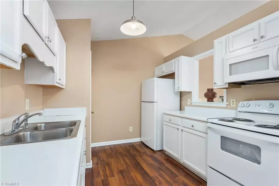  7143 Friendly Ave #G, Greensboro, NC 27410 photo 4