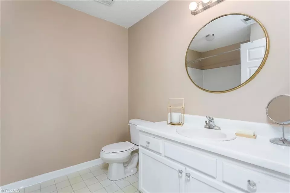  7143 Friendly Ave #G, Greensboro, NC 27410 photo 7