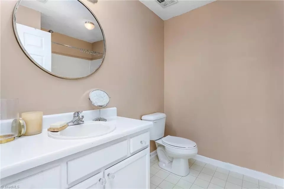  7143 Friendly Ave #G, Greensboro, NC 27410 photo 11