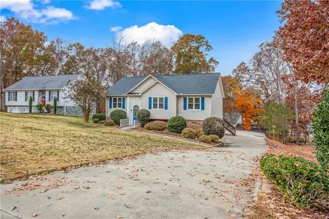 108 Maness Dr, Randleman, NC 27317