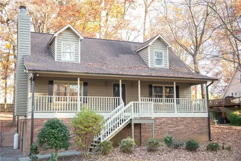 5809 Poppyseed Dr, Belews Creek, NC 27009