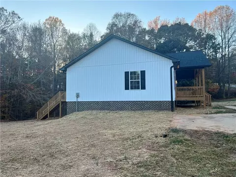 2143 Todd Dr, Trinity, NC 27370 photo 8