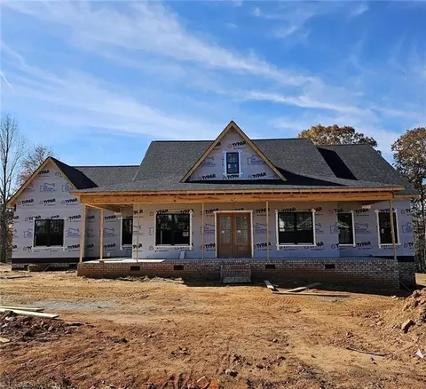 7705 Dovefield Dr, Stokesdale, NC 27357