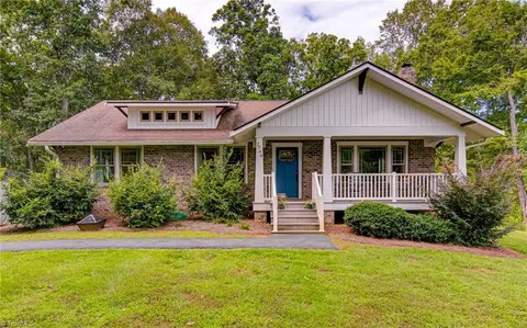 2744 Woosley Rd, Pfafftown, NC 27040