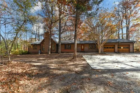 3707 SE School Rd, Greensboro, NC 27406