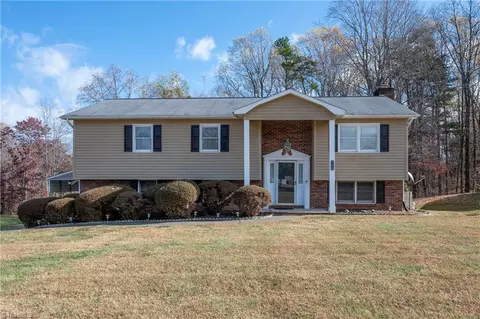 1316 Woodlyn St, Kernersville, NC 27284