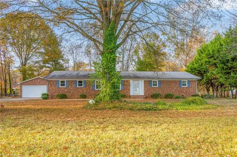 709 Skeet Club Rd, High Point, NC 27265