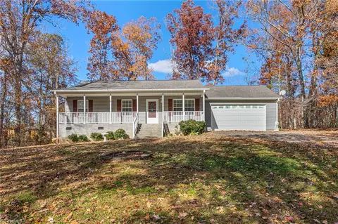 4170 Williamsburg Dr, Trinity, NC 27370 photo 2