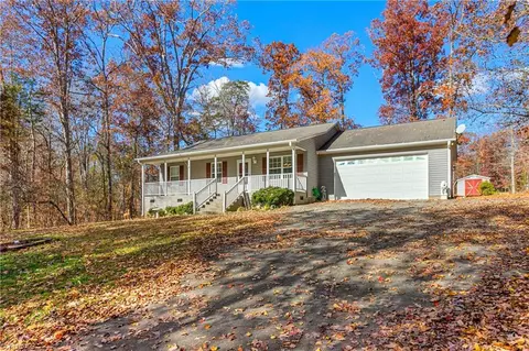 4170 Williamsburg Dr, Trinity, NC 27370