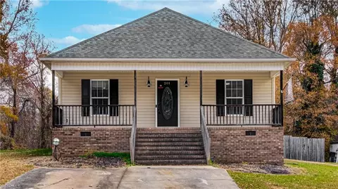 201 Black Ave, Thomasville, NC 27360