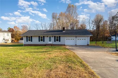 3914 Presbyterian Rd, Greensboro, NC 27406