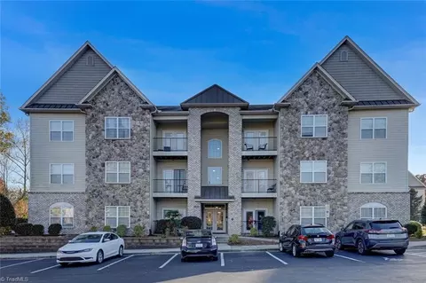 3620 Spanish Peak Dr #1B, High Point, NC 27265