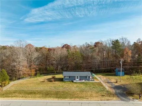 3560 Dodgetown Rd, Walnut Cove, NC 27052