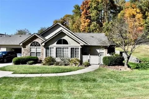 4313 Plantation Ridge Ln, Greensboro, NC 27409