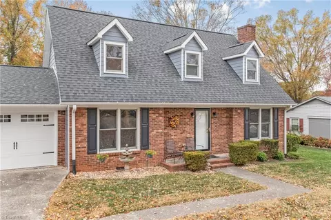 1076 Candlewood Dr, Kernersville, NC 27284
