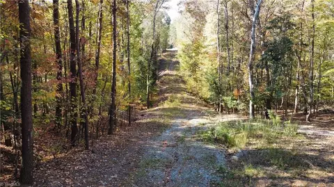 160 Lakeridge Dr, Troy, NC 27371