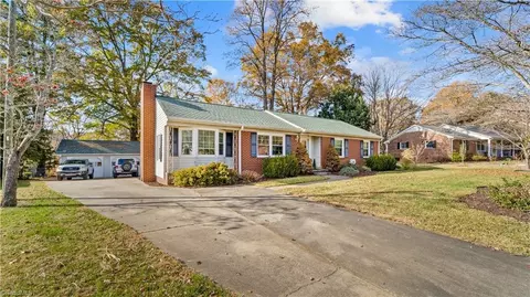 915 Woodbrook Dr, Greensboro, NC 27410