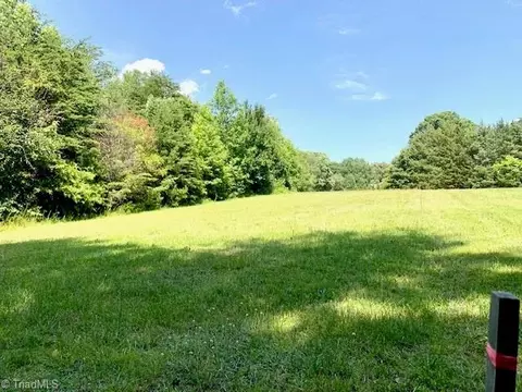 5009 Oak Garden Dr, Kernersville, NC 27284