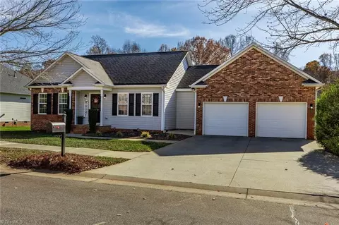 1512 Finwick Dr, Pfafftown, NC 27040