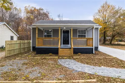 6 Circle Dr, Reidsville, NC 27320