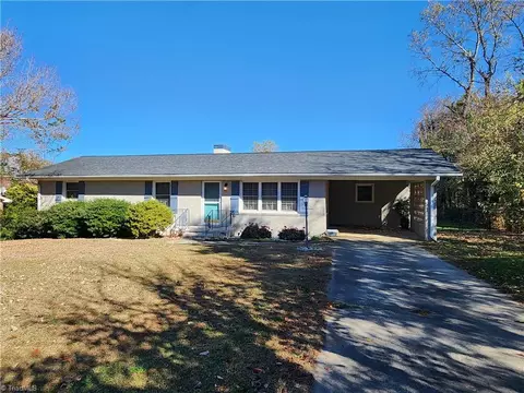 1325 Cedar Dr, Thomasville, NC 27360