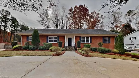 400 Sherwood Forest Rd, Winston Salem, NC 27104