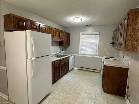 205 Crestview Dr, King, NC 27021 photo 6