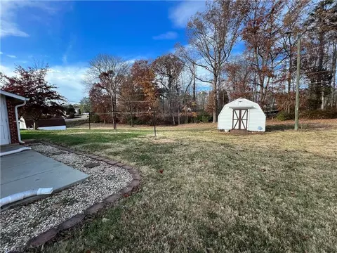 205 Crestview Dr, King, NC 27021 photo 12