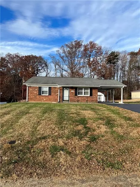 205 Crestview Dr, King, NC 27021 photo 2