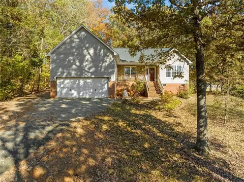 432 Trenton Ln, Thomasville, NC 27360