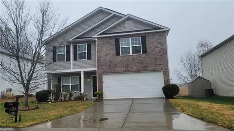 2306 Waverly Dell Dr, Winston Salem, NC 27127