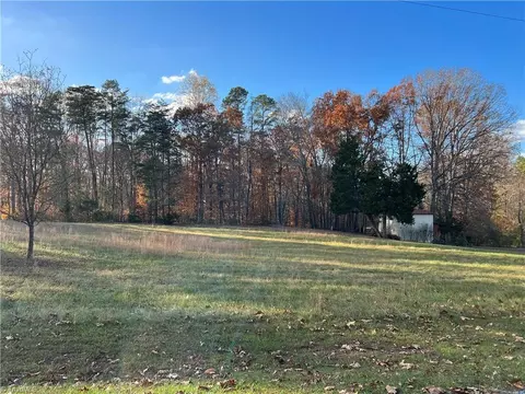 1065 Mystic Ln, King, NC 27021