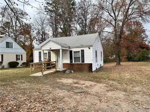 2230 Bradley St, Greensboro, NC 27406