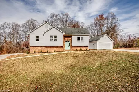238 Old Oak Ct, Lexington, NC 27295