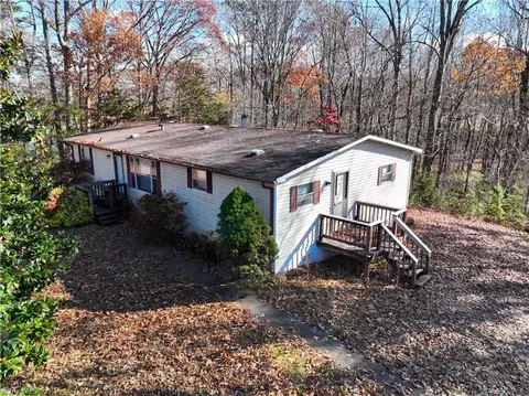 3793 Volunteer Rd, Pinnacle, NC 27043