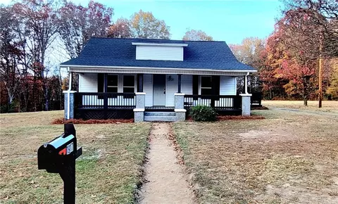 1917 Scott St, Eden, NC 27288