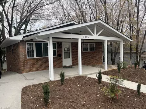 305 Lebanon St E, Mount Airy, NC 27030