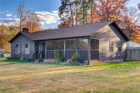 14 Beechcroft Ct, Greensboro, NC 27407