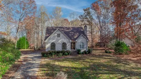 221 Plantation Cir E, Reidsville, NC 27320