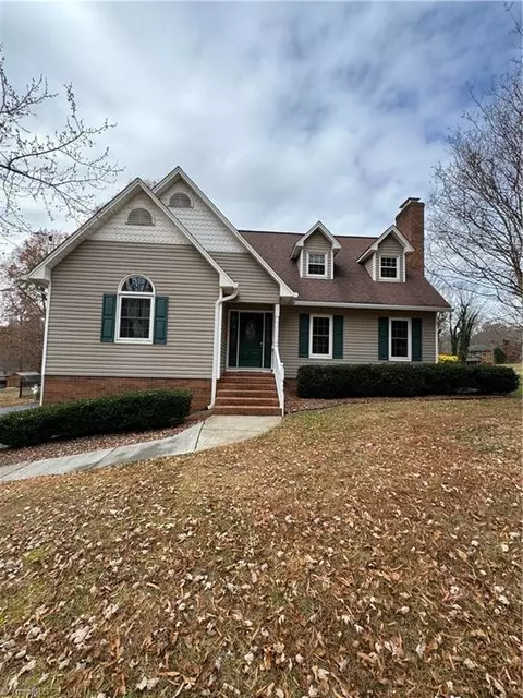 5217 Forest Mill Dr, Pfafftown, NC 27040
