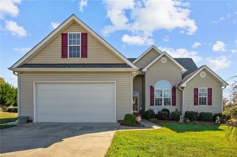 8599 Blackthorne Dr, Stokesdale, NC 27357