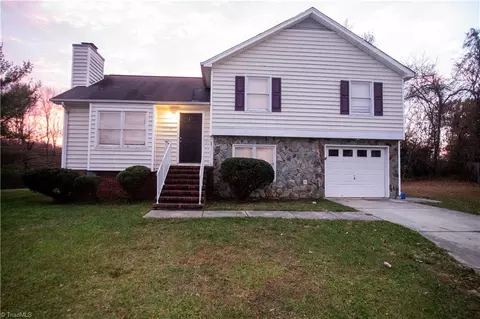 14 Ponderosa Ct, Greensboro, NC 27406