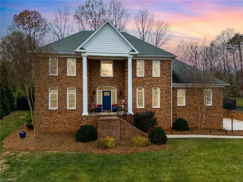 418 Chesham Dr, Kernersville, NC 27284