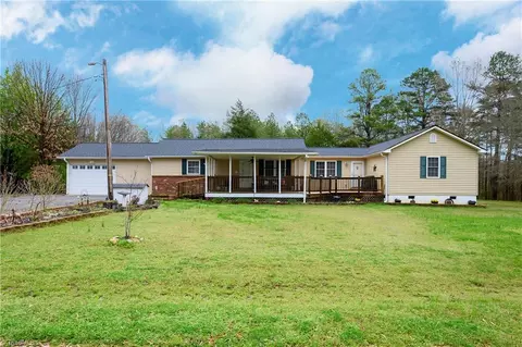 3545 Whippoorwill Rd, Yadkinville, NC 27055